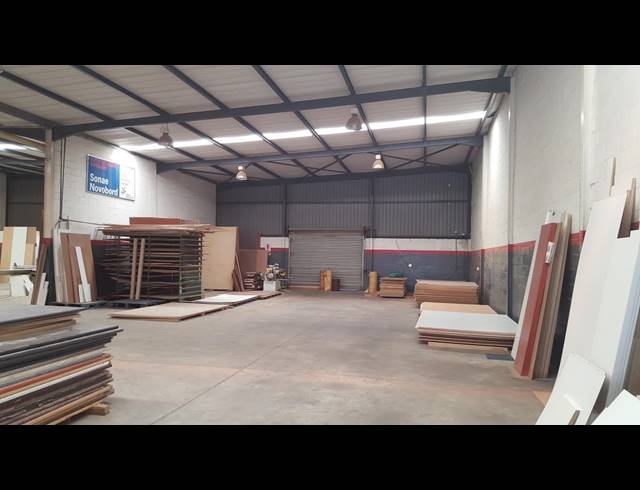 910M² FACTORY TO LET IN STIKLAND